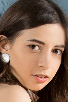 Ella Mira